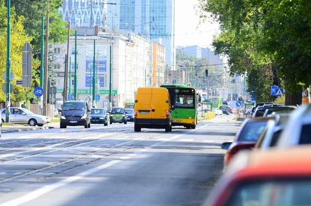 Najczęściej samochody wjeżdżają na buspas na Dąbrowskiego