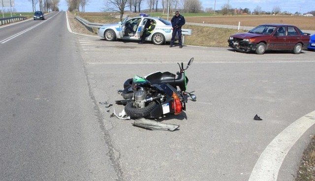 22-letni motorowerzysta trafił do szpitala