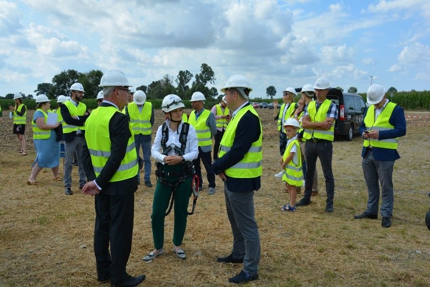 Jadwiga Emilewicz odwiedziła wielkopolską farmę wiatrową w...