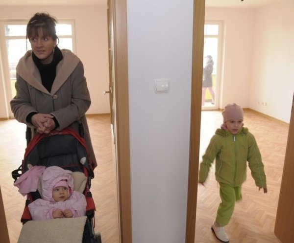 Katarzyna Termena na początku marca odebrała klucze do jednego z 59 mieszkań TBS przy ulicy Hallera. Swoje mieszkanie - jeśli zechce - będzie mogła wykupić dopiero w 2020 roku.