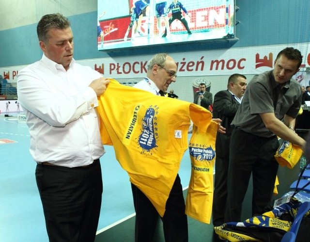 Prezes Bertus Servaas zakłada żółta koszulkę i apeluje: - Zróbcie to samo!