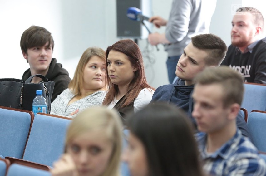 Debata "Uchodźcy zagrożeniem czy szansą dla starzejącej się...