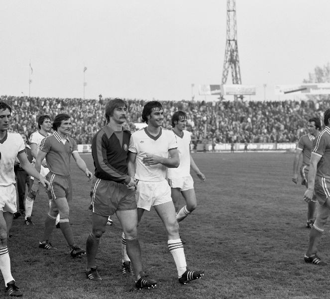 Archiwalne zdjęcia stadionu, piłkarzy, działaczy i kibiców...