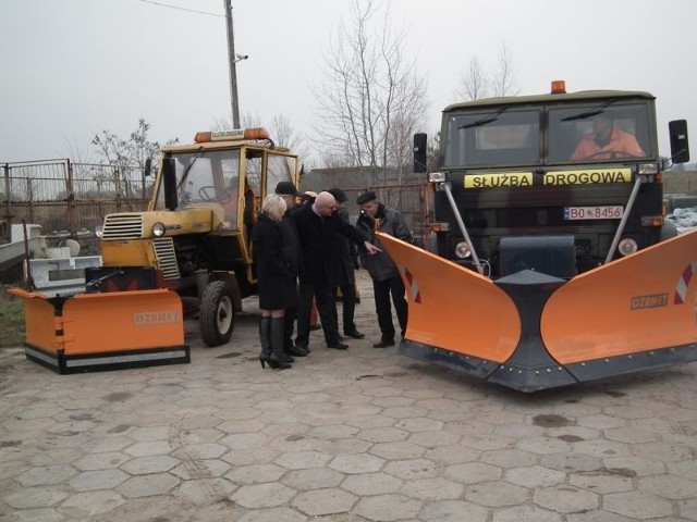 Pojazdy  z jednostki wojskowej już trafiły do Zarządu Dróg Powiatowych w Łomży