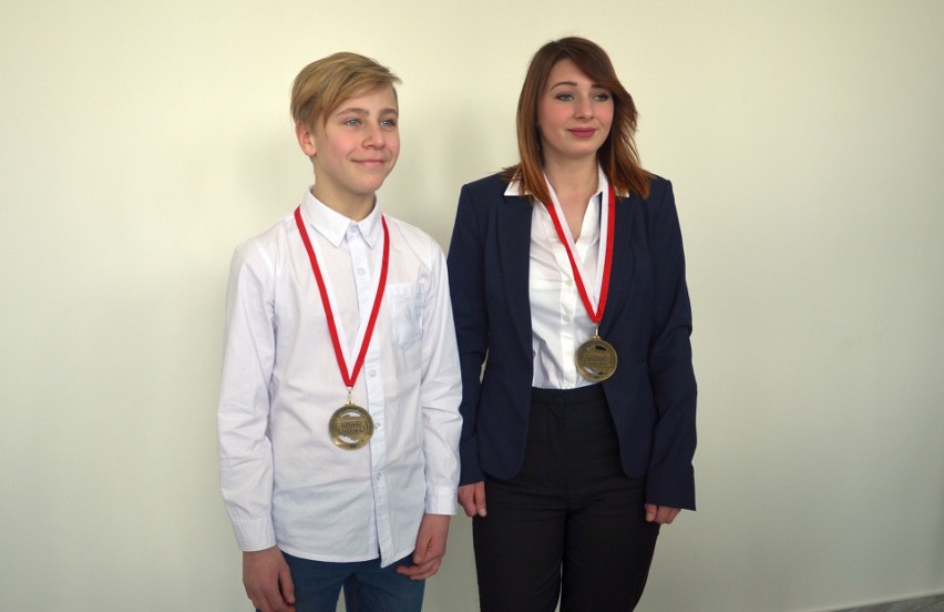 Młodzi opolscy bohaterowie dostali medale od ministra