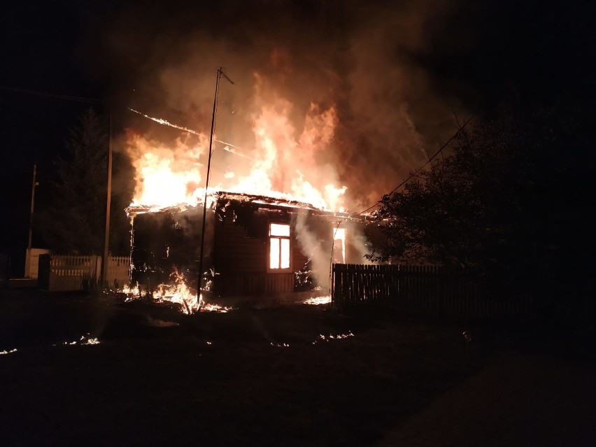 Pożar domu w Gatnikach. Trwa ustalanie przyczyn (ZDJĘCIA)