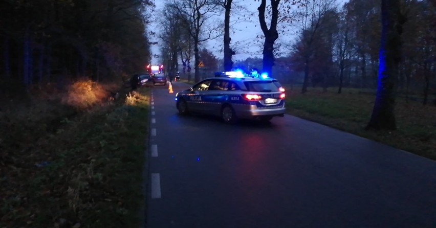 Wypadek koło Borzęcina. Pasażerka forda w szpitalu