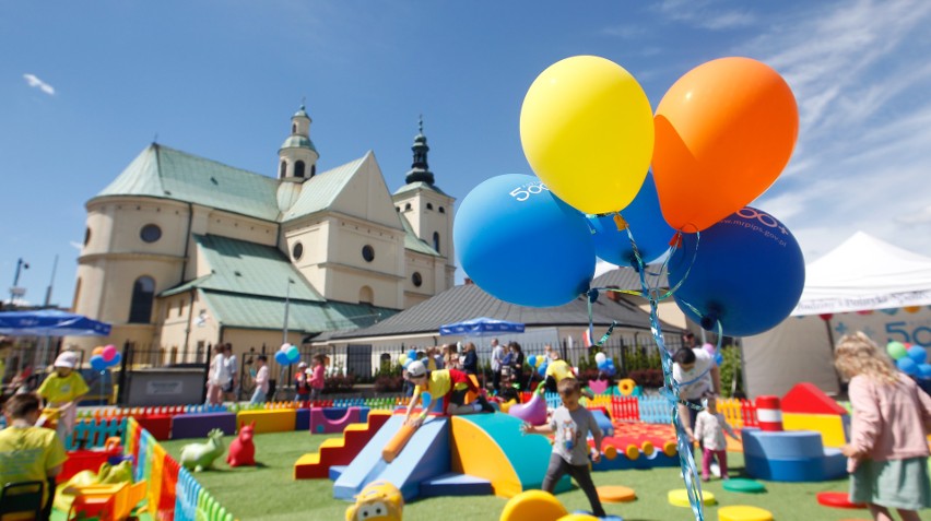 Piknik rodzinny w Ogrodach Bernardyńskich na Dzień Mamy w...