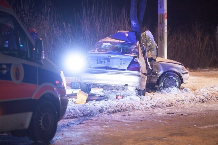 Wypadek na ul. Złotno. Znów tragedia - nie żyje pasażerka hondy [FILM]