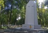 Ul. 11 Listopada. Cmentarz Wojskowy. Pomnik Żołnierzy Polskich odnowiony (zdjęcia)