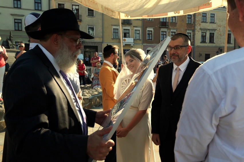 Żydowski ślub na Placu po Farze. Para z Ukrainy powiedziała sobie: tak (ZDJĘCIA, WIDEO)