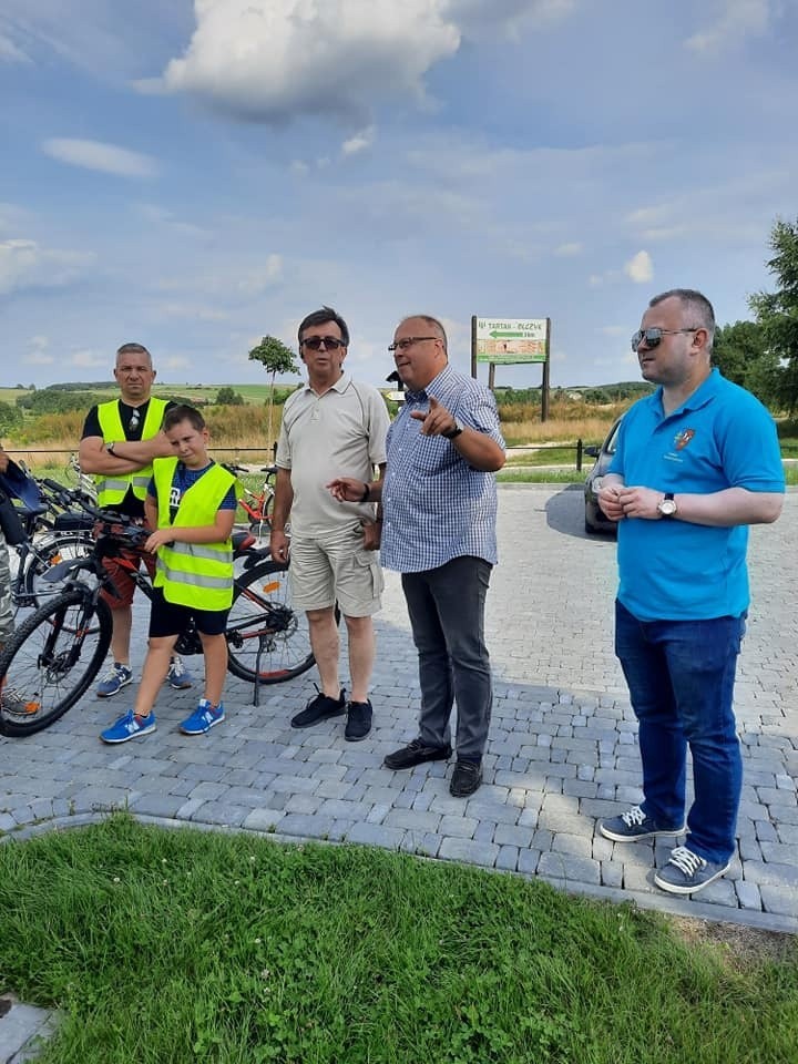 Rajd rowerowy po pięknych zakątkach gminy Krasocin. Jechali też włoszczowscy starostowie (ZDJĘCIA)