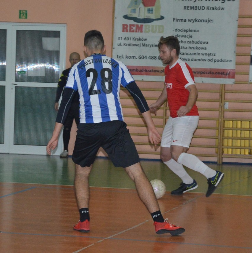 Proszowicka liga futsalu. Od 1:6 do 7:7 w hicie weekendu