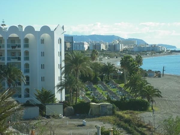 Wybrzeże obsiadły hotelowce, ale jak na Costa del Sol to...