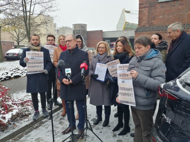 - Samorządy przejęły na siebie ciężar współfinansowania czy dofinansowania procedury in vitro. Uważamy, że w momencie sytuacji demograficznej, jaka występuje w naszym kraju, to jest zadanie, które powinno realizować państwo - mówiła Małgorzata Dudzic-Biskupska, radna miasta Poznania.