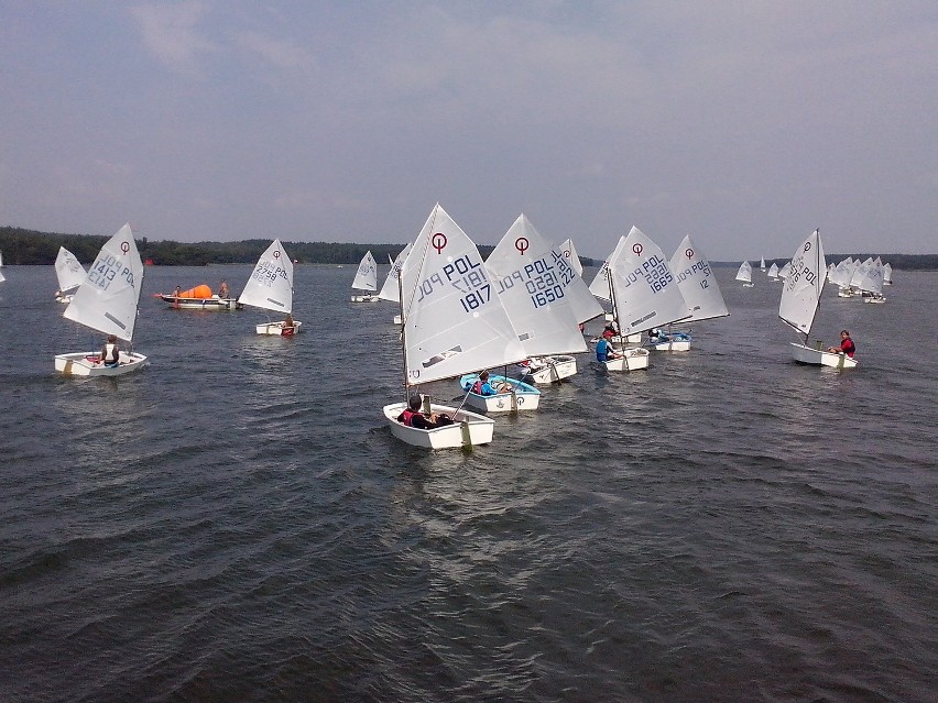 Energa Sailing Cup. Najmłodsi żeglarze walczyli w Charzykowach [ZDJĘCIA]