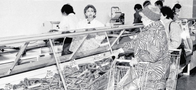 1990 - otwarcie pierwszego na toruńskim Rubinkowie supermarketu