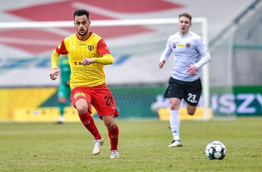 Korona Kielce zremisowała z Chrobrym Głogów 2:2. To strata dwóch punktów. Goście wyrównali w 90 minucie grając w dziesiątkę [ZDJĘCIA] 