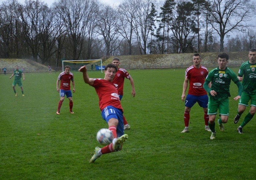 Piłkarze Cariny Gubin wygrali 5:2 z Rakowem II Częstochowa.