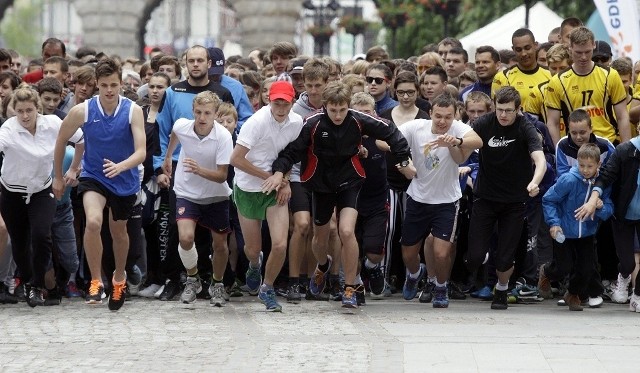 Tysiące osób biorą udział w licznych imprezach biegowych