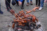 Grill w czasach pandemii: czy można grillować? Czy można to robić ze znajomymi? Prawnik wyjaśnia wszystkie wątpliwości