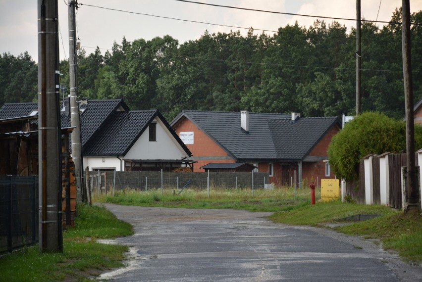 Nawałnica obecnie przesuwa się w centralną część regionu, w...