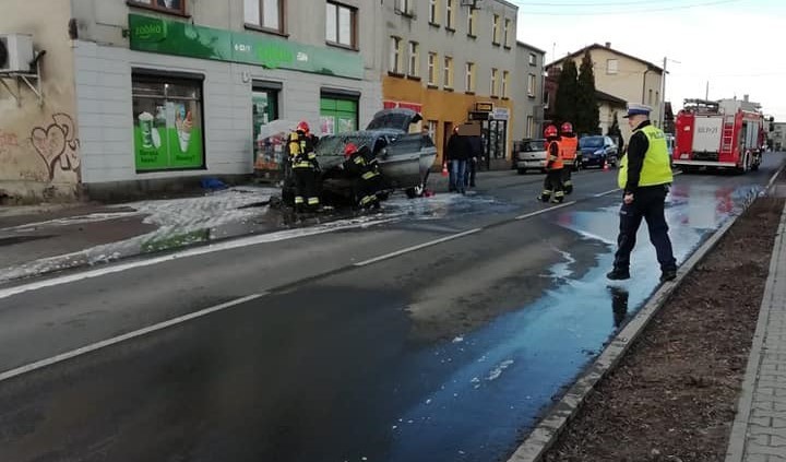Płonęło bmw na ulicy Traugutta w Rydułtowach