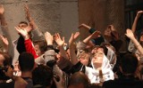 Jerozolima: Święty Ogień w Bazylice Zmartwychwstania Pańskiego. Cud w grobowcu