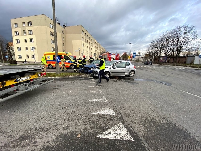 W obu pojazdach podróżowały w sumie trzy osoby. Do szpitala...