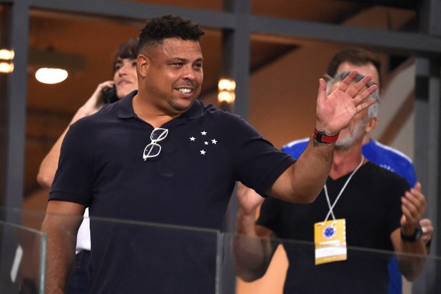 Legendarny brazylijski napastnik Ronaldo przybył do Kataru obejrzeć mecze swojej reprezentacji w mundialu, ale na razie będzie musiał spędzić pięć dni w izolacji w hotelu z powodu zarażenia koronawirusem