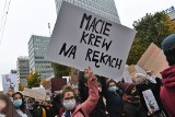 Strajk Kobiet: Techno Blokada w centrum Poznania. Muzyka zawładnęła główną ulicą miasta. Duże utrudnienia w ruchu