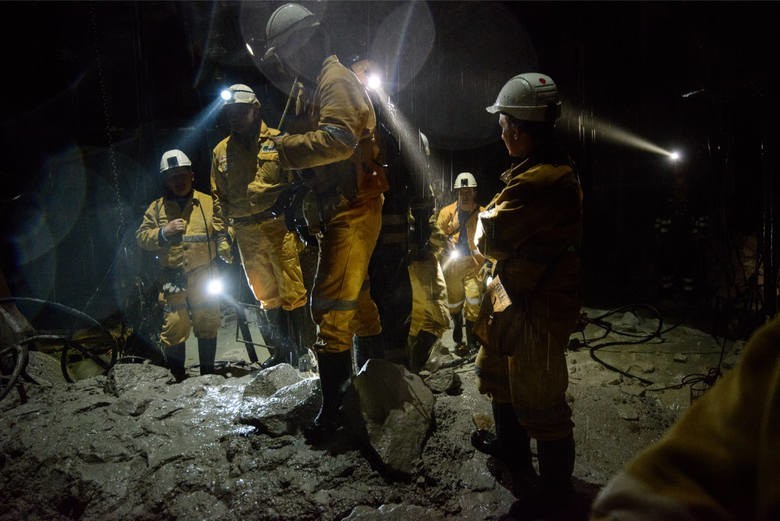 Wstrząs na kopalni Wujek-Staszic w Katowicach. Z dołu wycofano górników, na powierzchni zatrzęsło domami