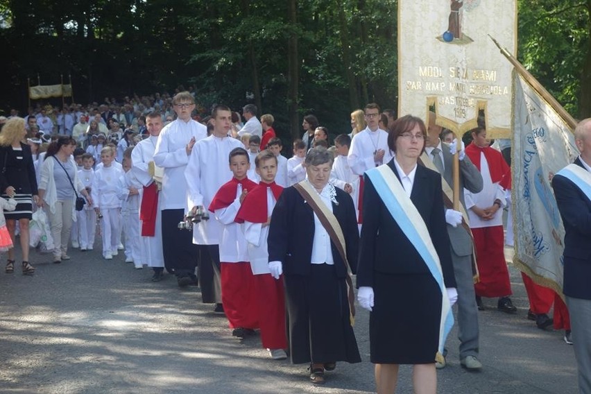 Boże Ciało w Jastrzębiu: Tłumy na procesji