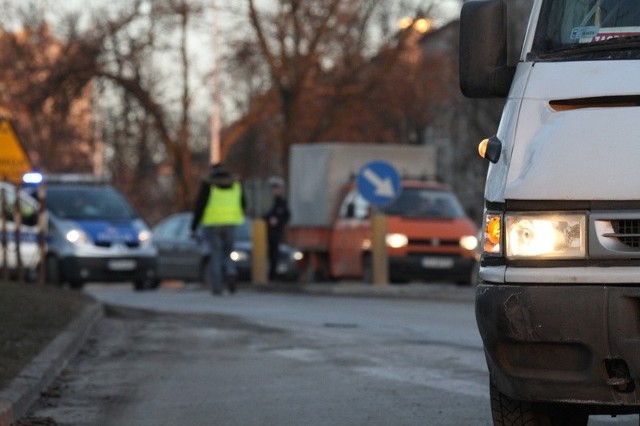 Dostawcze iveco, które potrąciło 65-latka.