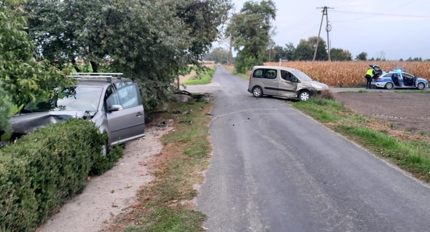 Z ustaleń policji wynika, że kierujący peugeotem nie ustąpił...