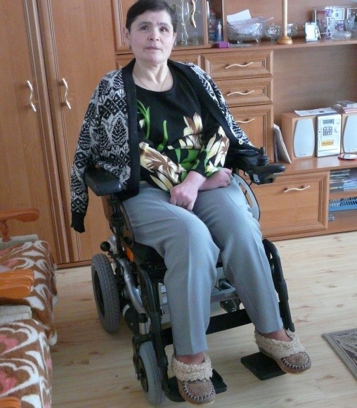 &#8211; Tak chciałabym móc już w tym roku zobaczyć miasto &#8211; mówi niepełnosprawna Stanisława Mierzwa, uwięziona w domu przez fakt, że nie ma jak wyjechać z mieszkania wózkiem inwalidzkim.