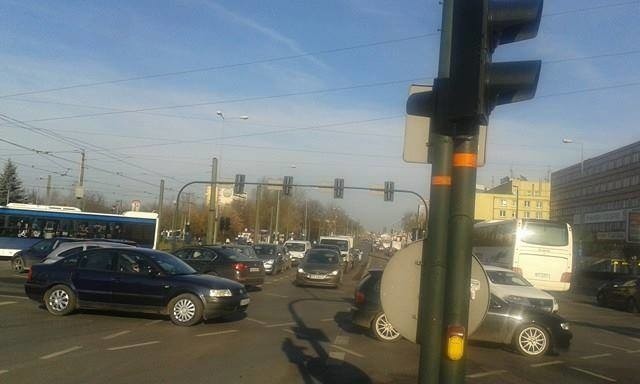 Chaos na skrzyżowaniu w Łagiewnikach.