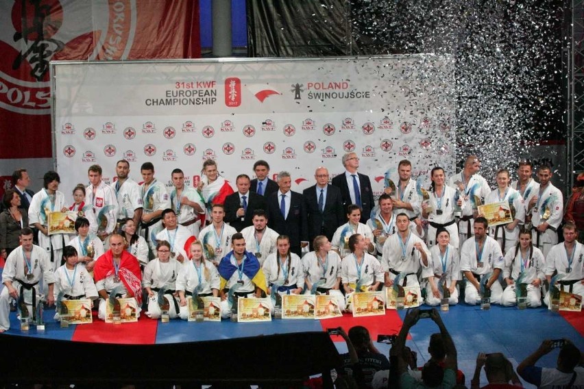 Pięć medali dla Klubu Kyokushin YMCA Kraków i 9. dan dla Andrzeja Drewniaka 