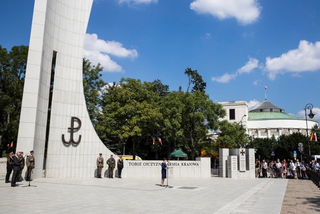 W czwartek 75. rocznica Powstania Warszawskiego. Centralne uroczystości związane z rocznicą zakrojonego na ogromną skalę zbrojnego zrywu uczczono już w środę w Warszawie.