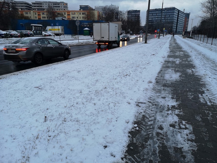 Zima w Krakowie i Małopolsce. Drogi nawet przejezdne, znów może sypać [ZDJĘCIA]