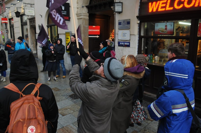 Protest byłych pracowników Almy oraz partii Razem [WIDEO, ZDJĘCIA]