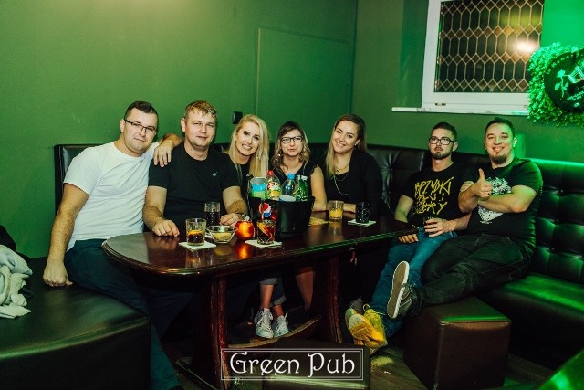 Jak w weekend w Green Pubie w Koszalinie bawili się mieszkańcy? Zapraszamy do obejrzenia zdjęć. Green Pub w KoszalinieZobacz także: Koncert Mikromusic w CK105&lt;script async defer class=&quot;XlinkEmbedScript&quot; data-width=&quot;640&quot; data-height=&quot;360&quot; data-url=&quot;//get.x-link.pl/badac043-56c4-bacc-52e3-e93e4d690838,ebc4ff4a-3f92-b67e-a9e2-e19ebfb7b74b,embed.html&quot; type=&quot;application/javascript&quot; src=&quot;//prodxnews1blob.blob.core.windows.net/cdn/js/xlink-i.js?v1&quot;&gt;&lt;/script&gt;