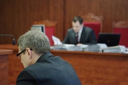 Ryszard Kneć na sali sądowej podczas marcowej rozprawy o zwrot prawa jazdy