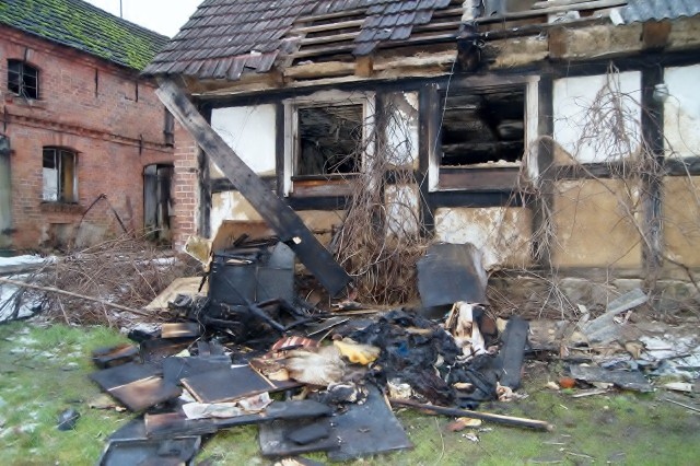 W czwartek (12 stycznia) przed południem doszło do pożaru starego domu szachulcowego we Włynkowie. W środku był mężczyzna, został odwieziony do szpitala. Na miejscu pracowały służby ratownicze. 