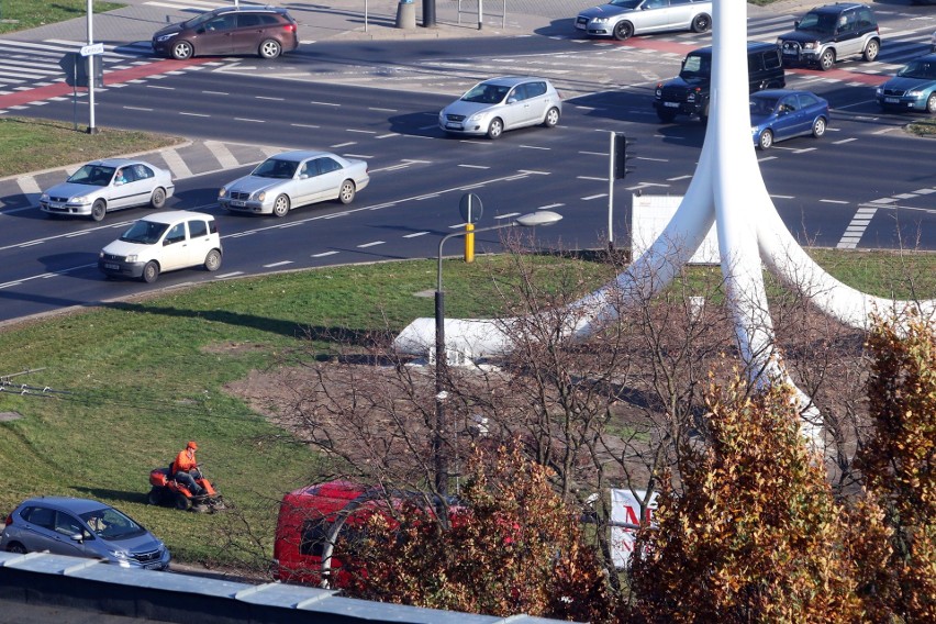 Maszt niepodległości w Lublinie. Pora na rozwinięcie wielkiej flagi. Będą utrudnienia w ruchu