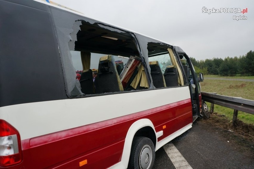 Wypadek na S1 w Mierzęcicach: 5 osób wciąż w szpitalach