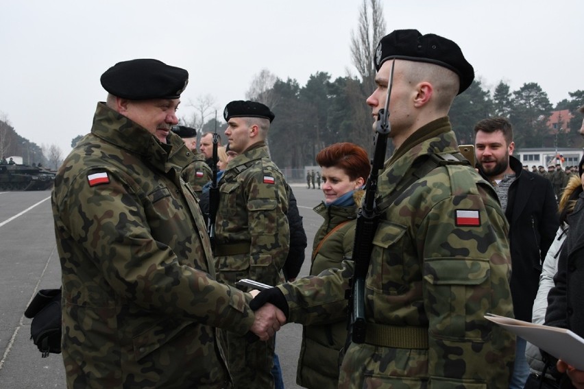 Przysięga wojskowa żołnierzy szkolenia podstawowego w Świętoszowie