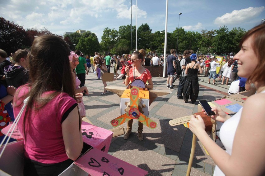 Igry 2013 Gliwice: Korowód studentów ruszył na lotnisko [ZDJĘCIA, WIDEO]