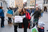 Marsz dla Wilczych Dołów w Gliwicach. Kilkaset osób przeszło z gliwickiego Rynku pod Urząd Miejski w Gliwicach