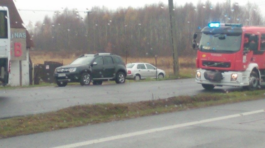 Wypadek na Strykowskiej! Autokar z dziećmi zderzył się z samochodem osobowym [zdjęcia]